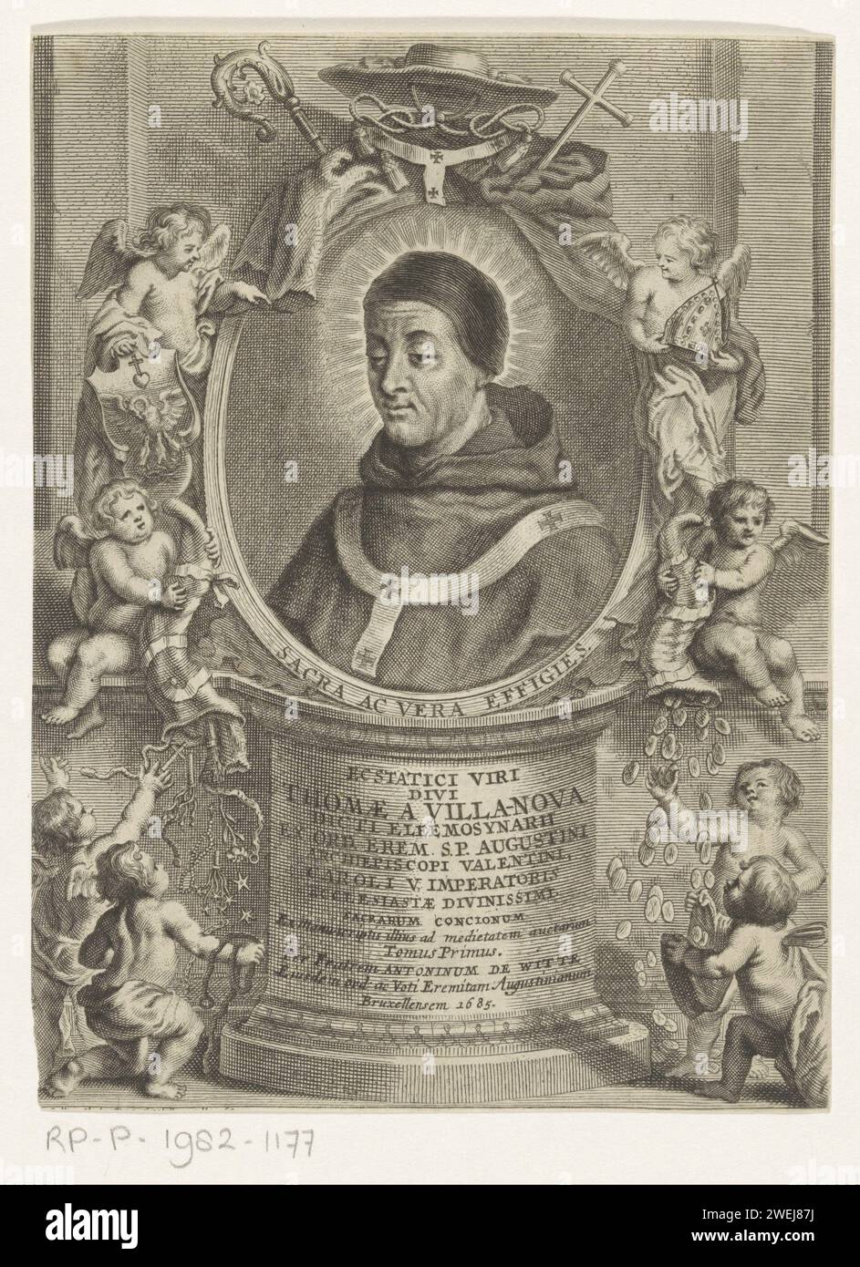 Portret van Thomas van Villanueva, Richard Collin, 1685 impression le Saint Thomas van Villanueva, en ovale avec un cadre d'anges. Thomas était connu qu'il donnait toujours son argent aux pauvres. Dans le cadre, les anges jouent avec des pièces de monnaie et des outils de torture. Les anges de chaque côté du portrait tiennent un Bisschopsmijter et une arme. Gravure sur papier du frère Augustine Thomas de Villanueva, archevêque de Valence ; attributs possibles : mendiants, infirmes, bourse Banque D'Images