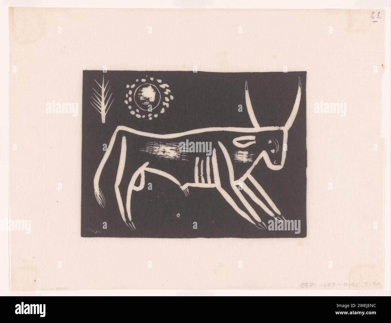 Taureau, Tinus van Doorn, 1934 impression Taureau aux contours blancs sur une crosse noire, en haut à gauche un arbre et un soleil/lune. Papier japonais (papier fait main). bulle d'encre d'impression Banque D'Images