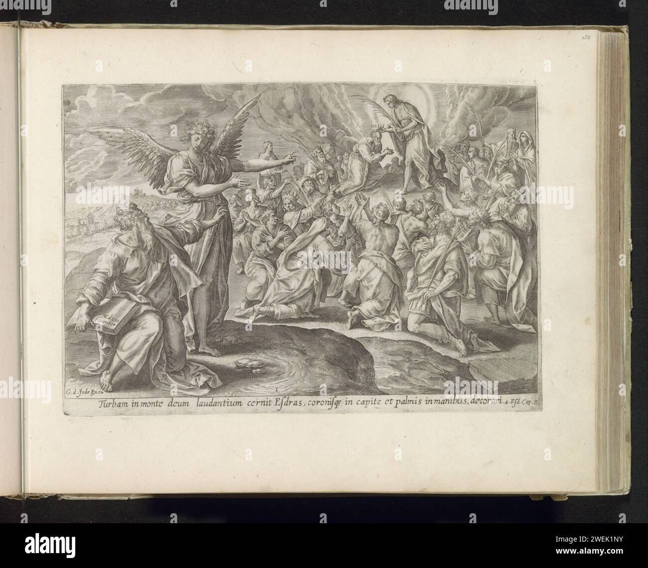 Première vision d'Esdras : le fils de Dieu couronne la foule, Anonyme, d'après Maerten de vos, 1585 imprimer Esdras est au premier plan à droite et est pointé par un ange pour une vision. Esdras voit le fils de Dieu sur le mont Sion, qui éloigne le peuple et honore ses branches de palmier. Sous le spectacle une référence en latin au texte de la Bible Apocorive dans 4 Esdras 2. Ce tirage fait partie d'un album. Gravure sur papier d'autres scènes d'Ezra et d'Esdras Banque D'Images