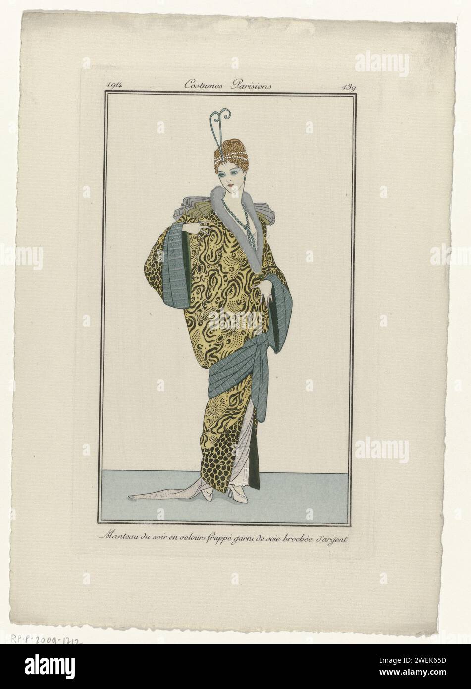 Journal des dames et de la mode, costumes parisiens, 1914, no. 139 : manteau de soirée (...), 1914 manteau de soirée en velours pressé décoré avec côté bruni avec de l'argent (fil). Tirage du magazine de mode Journal des Dames et des modes (1912-1914). plaques de mode gravées en papier. Manteau (MANTEAU DE SOIRÉE) (+ vêtements pour femmes). diadem, tiare (+ vêtements pour femmes). collier (+ vêtements pour femmes) Banque D'Images