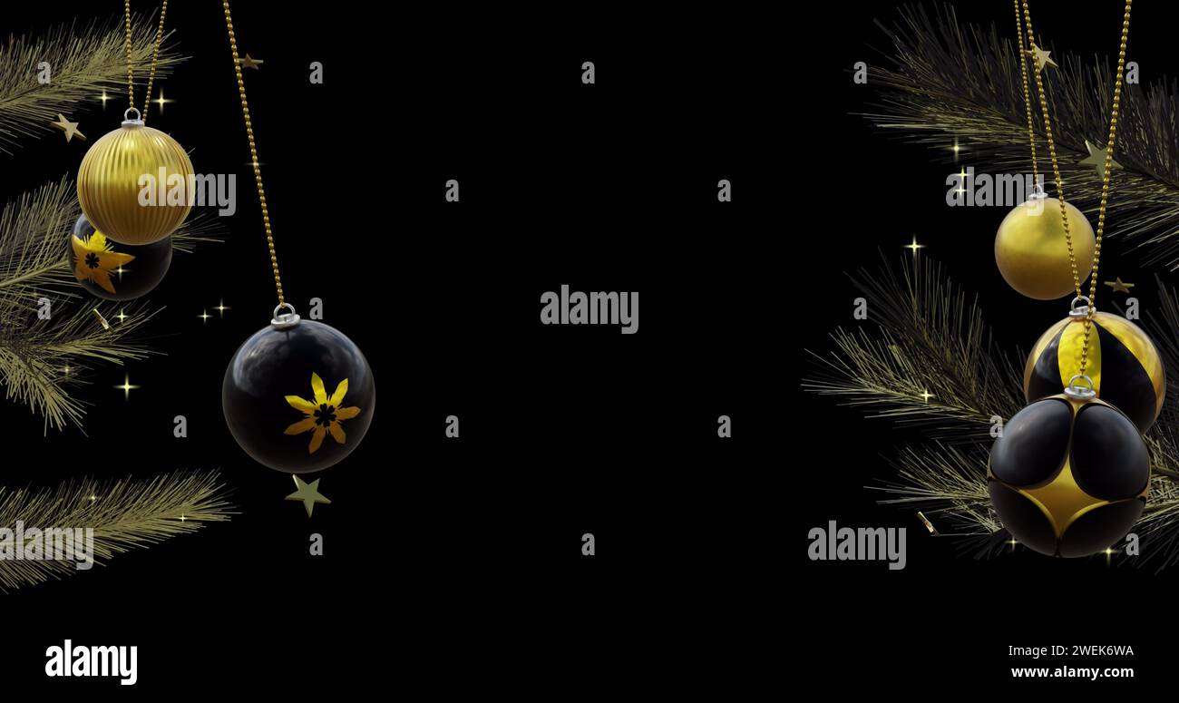Boules noires et dorées se balançant sur deux arbres de noël avec des étoiles dorées sur noir, espace copie Banque D'Images