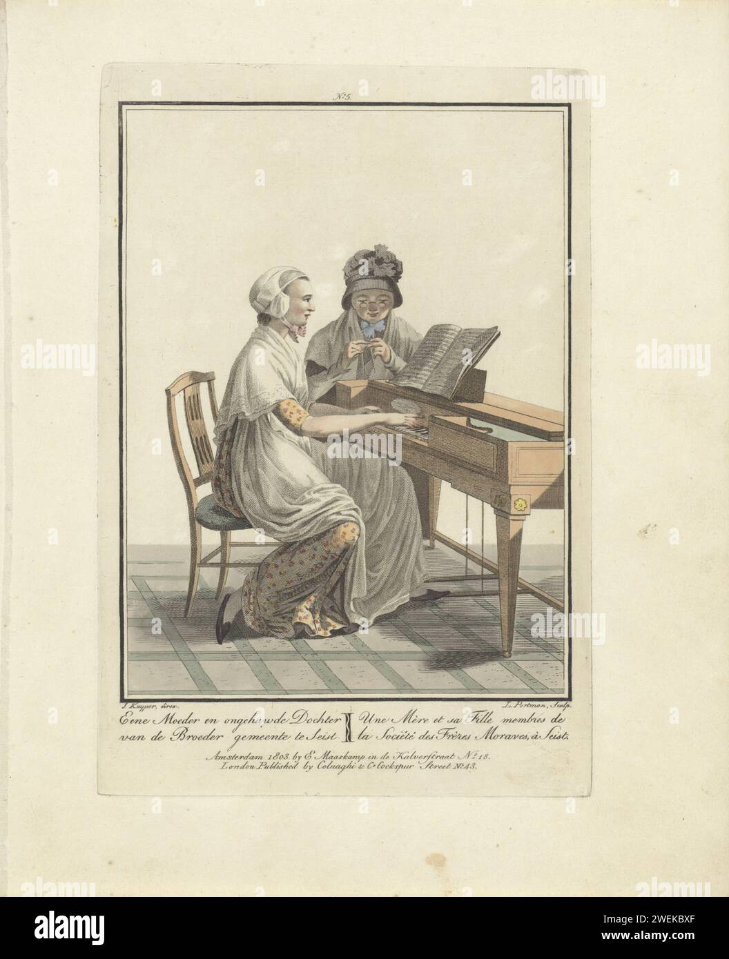 Jeune dame jouant du piano carré, Ludwig Gottlieb Portman, d'après Jacques Kuyper, 1803 - 1807 une jeune femme célibataire joue du piano de table. Sa mère est assise à côté d'elle. Tous deux appartiennent à la municipalité de Broeder à Zeist. robe de gravure en papier, robe (+ vêtements pour femmes). clavicorde, clavecin. une personne jouant d'un instrument à clavier. tricotage Banque D'Images