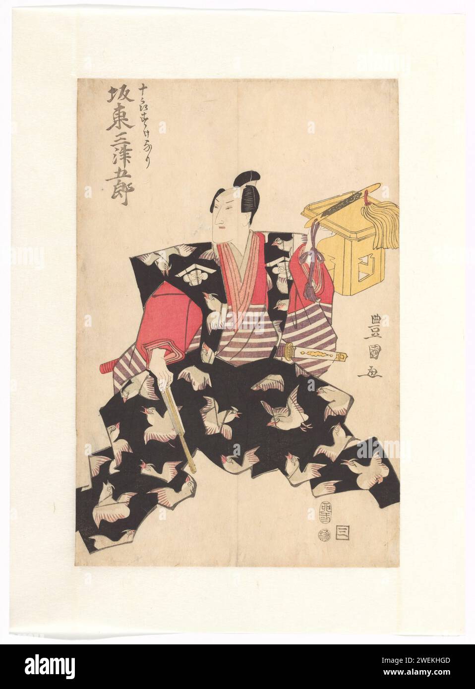 Bandô Mitsugorô III dans le rôle de Jûrô Sukenari, Utagawa toyokuni (i), 1807 estampe le dramaturge Bandô Mitsugorô III dans le rôle de Jûrô Sukenari, l'un des frères Soga. Dans sa main droite, il a un ventilateur et avec sa main gauche, il tient une table avec un joystick de commande. Le motif de plaidoyer sur le pantalon de son costume fait référence au rôle qu'il joue. acteur de gravure sur bois couleur papier (sur scène). tableau. baton du général Banque D'Images