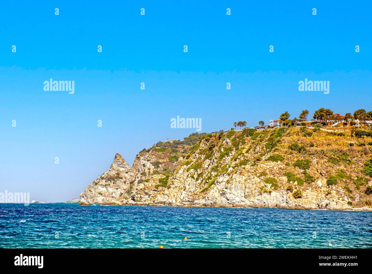 Calabre, sud de l'Italie, Capo Vaticano rocher sur une journée ensoleillée d'été Banque D'Images