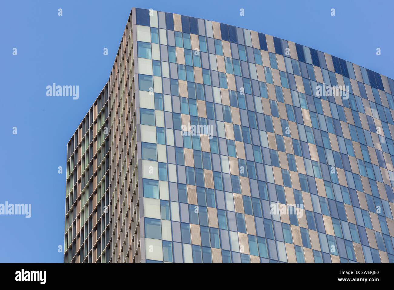 Image des étages supérieurs de la tour résidentielle Blade à Manchester, au Royaume-Uni. Fait partie du développement plus large de New Jackson, pris par un jour de ciel bleu ensoleillé Banque D'Images