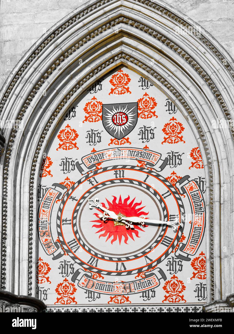 Horloge dans le transept nord de la cathédrale médiévale de york, Angleterre. Banque D'Images
