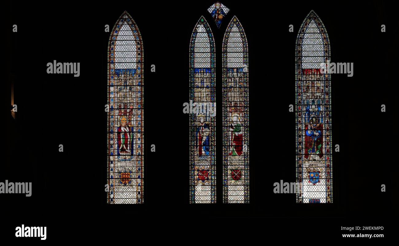 Quatre vitraux arqués dans le transept sud de la cathédrale à York, en Angleterre. Banque D'Images