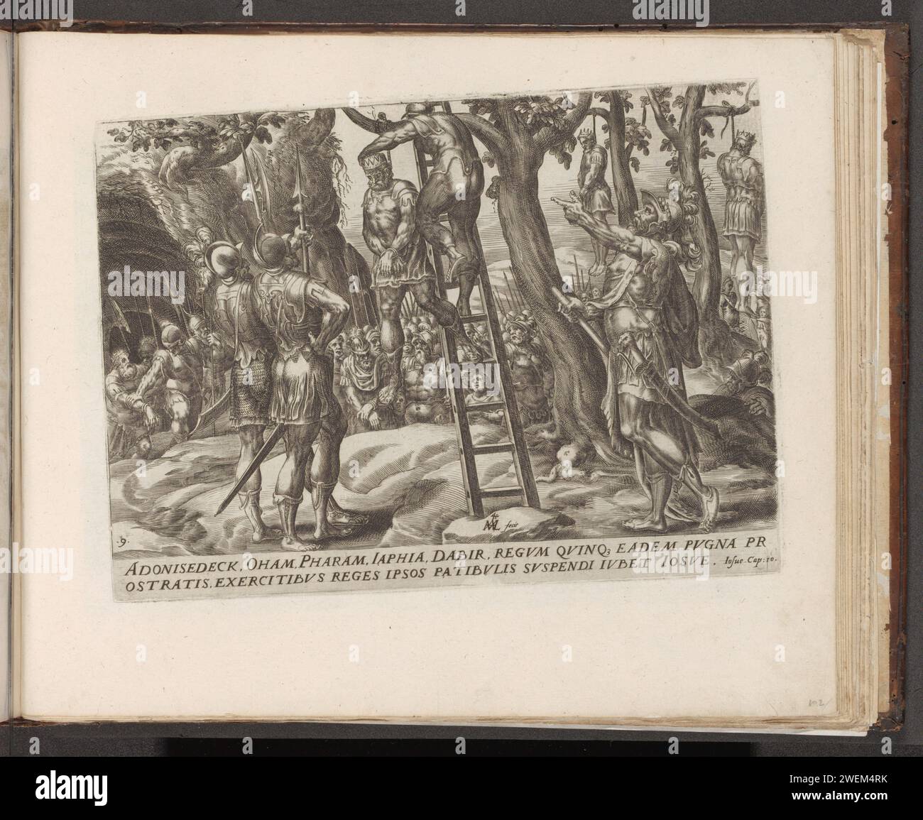 Cinq rois amoréens accrochés, 1579 imprimer les cinq rois amoritiques sont accrochés dans les arbres sur le commandement de Josué, avec l'état-major du commandant dans sa main. À gauche, la grotte dans laquelle les rois étaient emprisonnés. Sous la performance une référence en latin au texte de la Bible en JZ. 10. L'impression fait partie d'un album. Gravure sur papier les cinq rois Amoréens sont tués soit sur ordre de Josué, soit par sa propre main, et leurs corps sont pendus comme étalage Banque D'Images