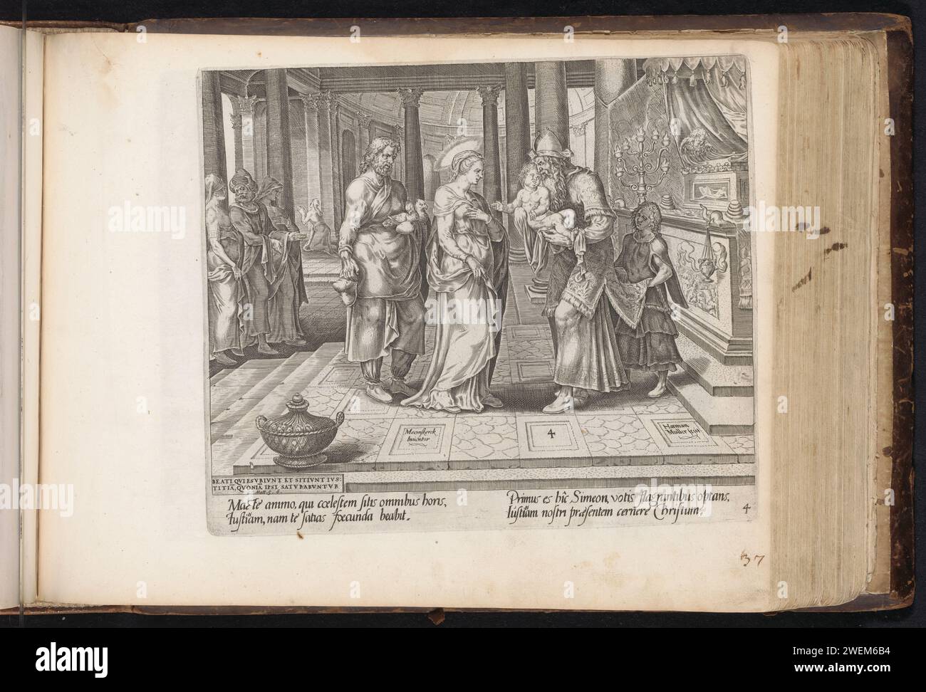 Présentation du Christ dans le Temple, Harmen Jansz Muller, d'après Maarten van Heemskerck, 1646 print Joseph, avec deux pigeons sur son bras, et Marie, présentent le Christ dans le temple. Le juste Siméon tient l'enfant pour l'autel. Laissé en arrière-plan les prophéties priantes Hanna. Imprimer fait partie d'une série sur les huit discours Blessig du Christ et illustre la bénédiction : béni dont la faim et la soif de justice. Dans le coin inférieur gauche ce texte de Matt. 5 : 6 en latin. Au bas de la marge un verset en latin sur Siméon, dont la faim et la soif étaient satisfaits de la justice quand h Banque D'Images