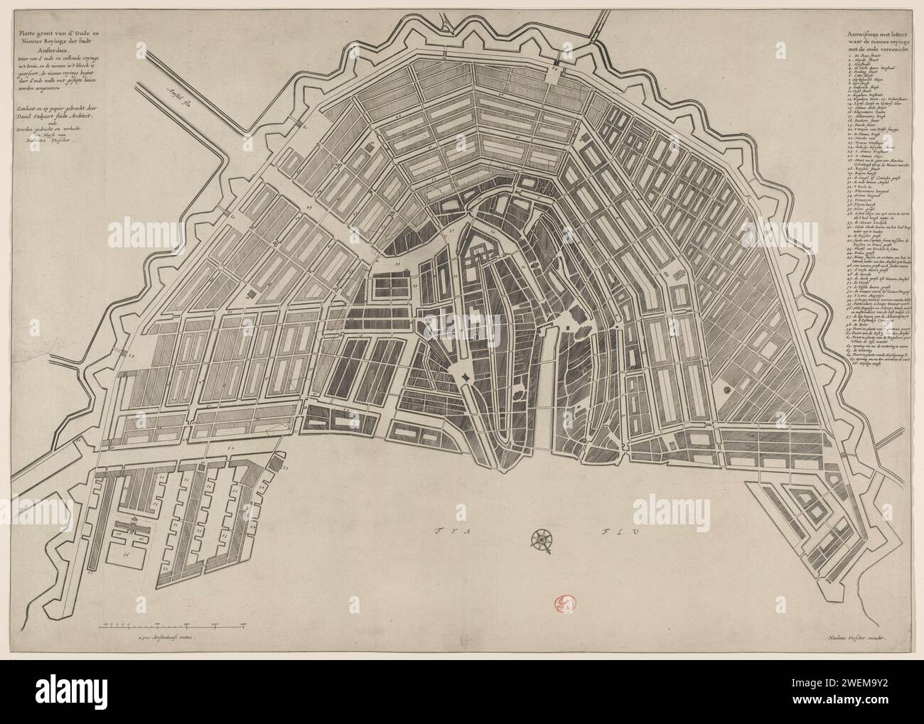 Carte d'Amsterdam avec dessin pour la quatrième explication, Anonyme, Nicolaes Visscher (I), d'après Daniel Stalpaert, 1662 - 1663 imprimer carte d'Amsterdam avec dessin de Daniel Stalpaert pour la quatrième explication (agrandissement) de la ville. La nouvelle pièce à construire est plus légère. En haut à gauche le titre et les informations. En bas à gauche un bol : 2500 pieds Amsterdam. A droite la légende 1-66. Orientation : sud -sud-ouest ci-dessus. Papier gravure / gravure cartes des villes Amsterdam Banque D'Images