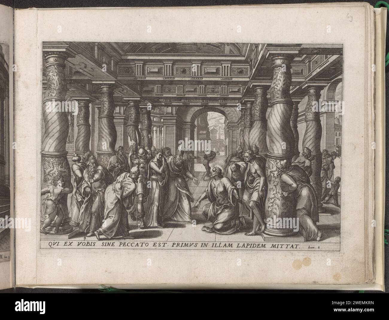 Christ et la femme adultère, 1570 - 1574 impression dans le temple, divers Pharisiens apportent une femme qui est attrapée adultère en Christ. Les pharisiens demandent ce que Christ pense de la loi de Moïse qui stipule que de telles femmes doivent être lapidées. Christ les regarde après avoir écrit avec son doigt sur le sol, et dit que celui qui est sans péché devrait jeter la première pierre. Sous le spectacle une référence en latin au texte de la Bible en Jean. 8. Ce tirage fait partie d'un album. Les Pharisiens gravent sur papier une femme accusée d'adultère devant Christ (Jean 8:2-11). Christ pointe ou écrit sur le sour Banque D'Images