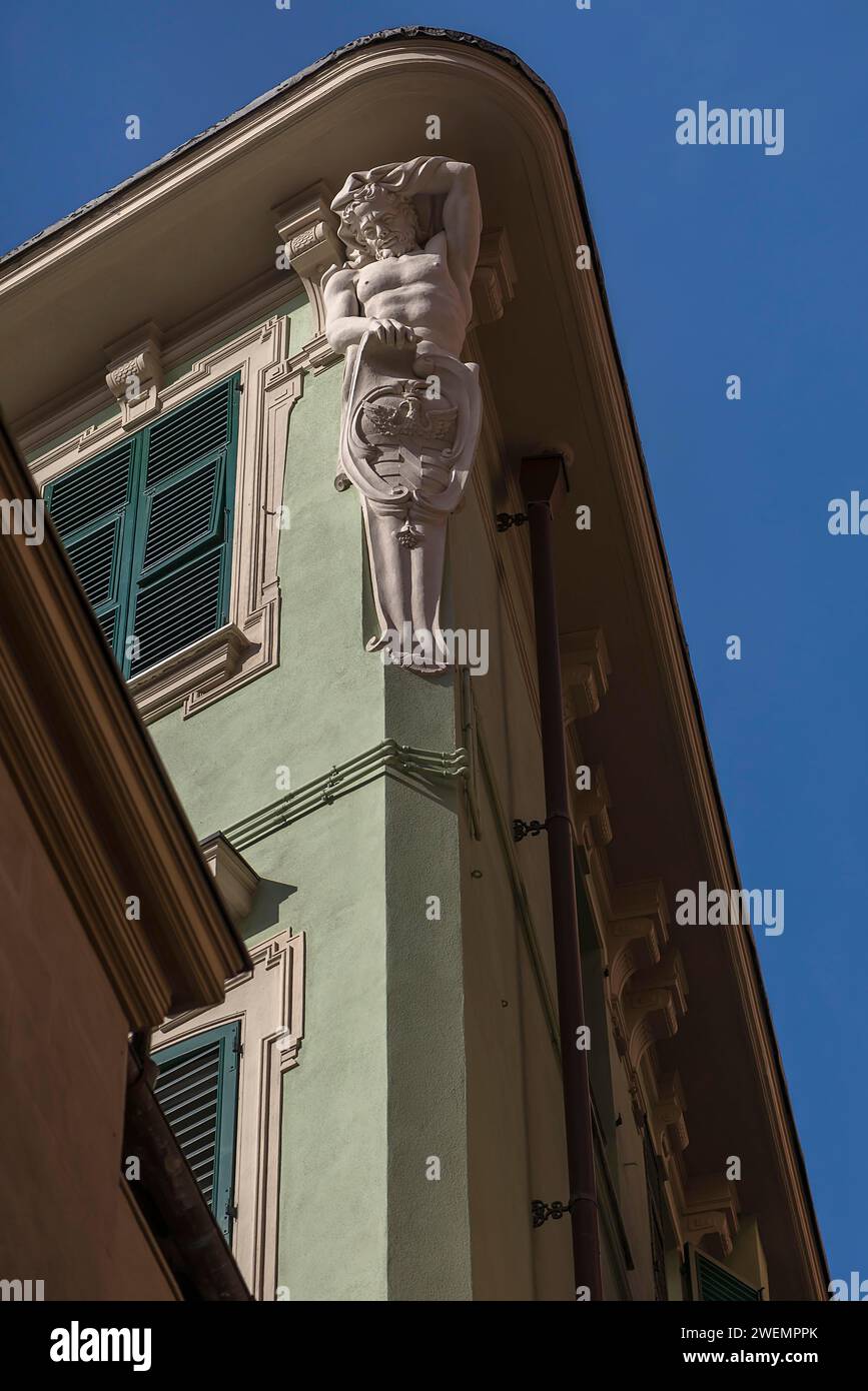 Sculpture d'un altant comme support de toit, Gênes, Italie Banque D'Images