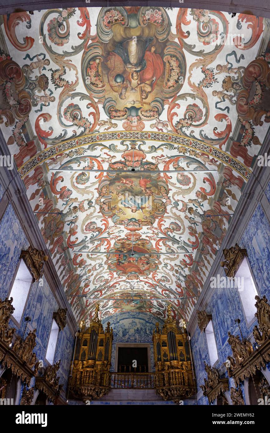 Vue intérieure, peinture au plafond, orgue, église, Igreja da Misericordia, Ursulinas, Viana do Castelo, Portugal Banque D'Images