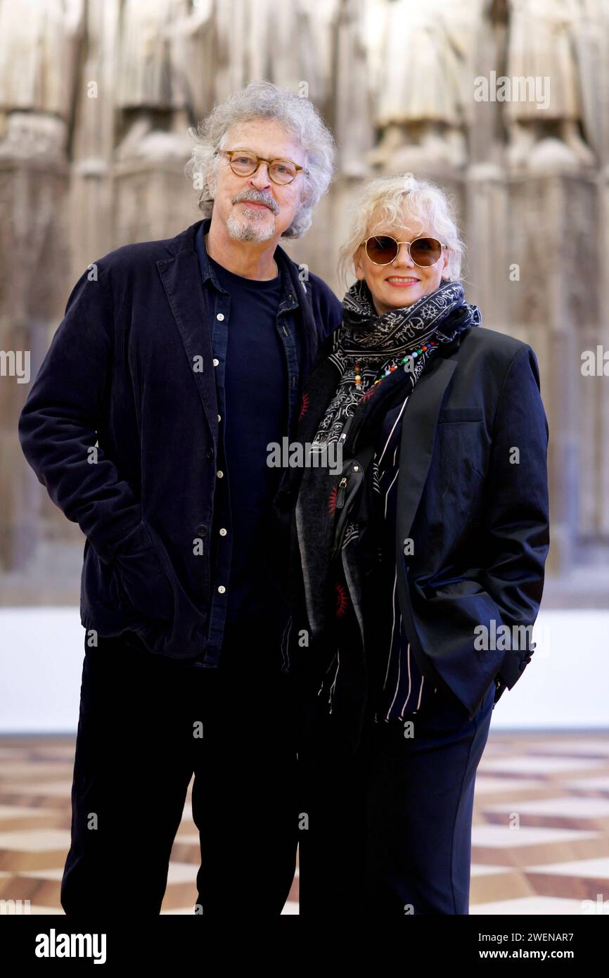 Sänger Wolfgang Niedecken und seine Gattin Tina Niedecken BEI seiner Eintragung ins Goldene Buch der Stadt Köln im Rathaus. Köln, 26.01.2024 NRW Deutschland *** chanteur Wolfgang Niedecken et son épouse Tina Niedecken à son entrée dans le Livre d'or de la ville de Cologne à l'Hôtel de ville de Cologne, 26 01 2024 NRW Allemagne Copyright : xChristophxHardtx Banque D'Images