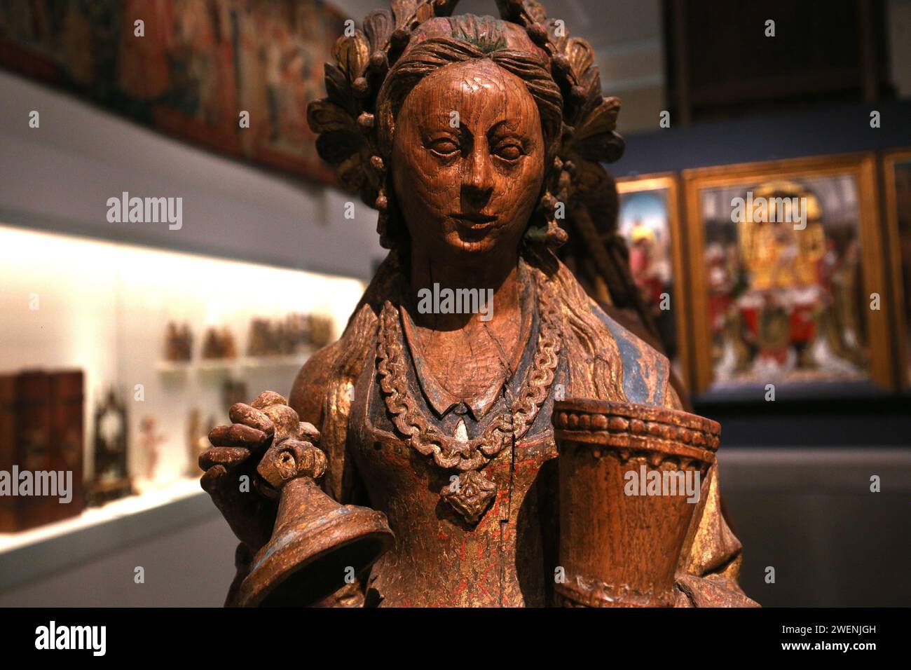 PARIS, FRANCE, 16 DÉCEMBRE 2023 : intérieurs, décors architecturaux de sculptures en bois dans la chapelle de Cluny, Paris, France Banque D'Images