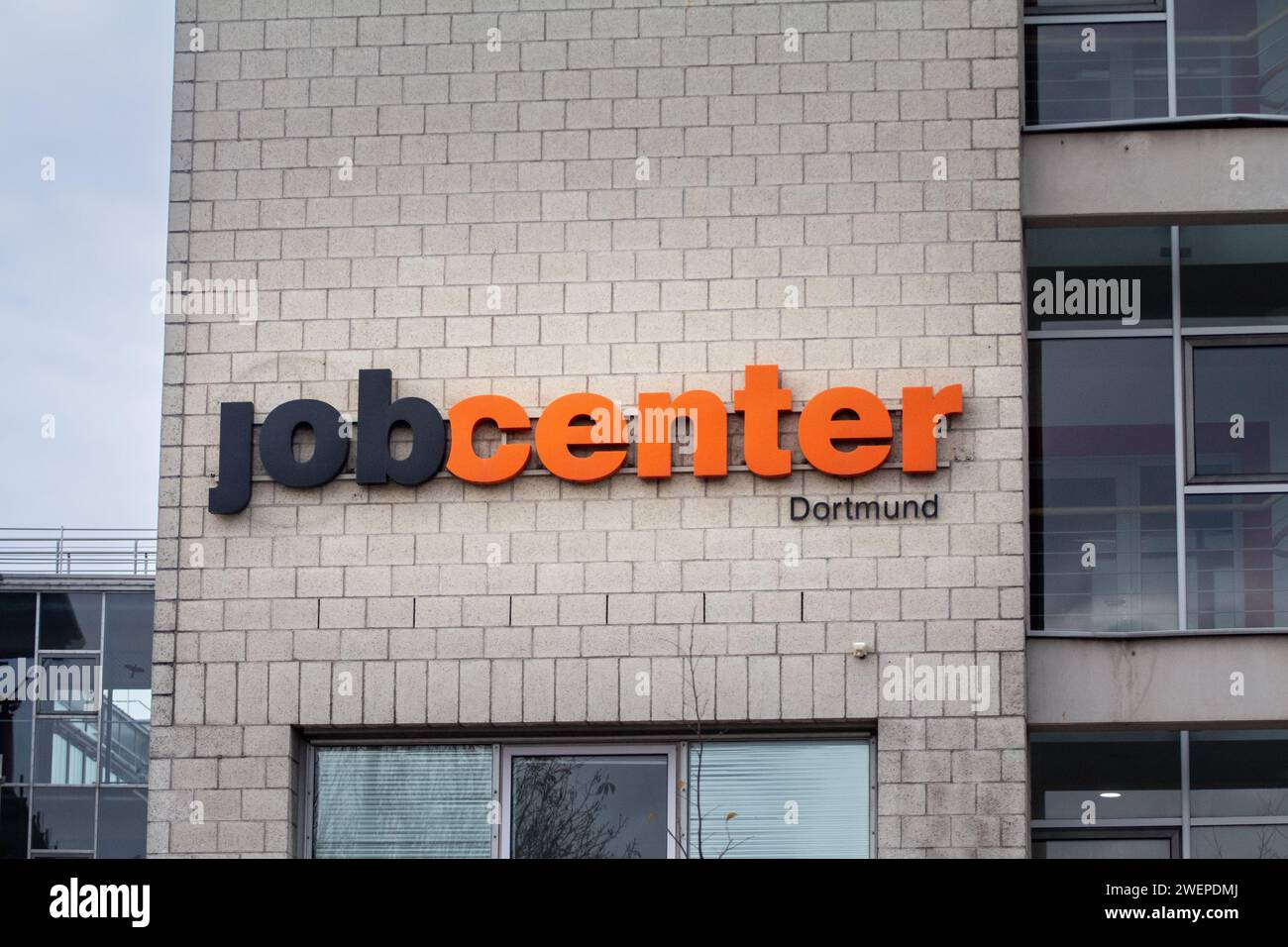 Image d'un panneau avec le logo de jobcenter deutschland à Dortmund, Allemagne. Banque D'Images