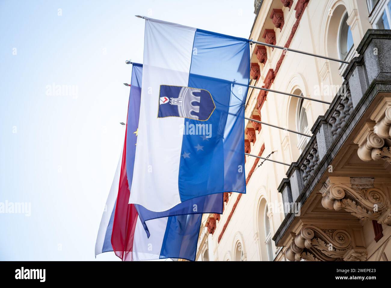 Photo des armoiries d'Osijek sur leur drapeau officiel. Osijek est la quatrième plus grande ville de Croatie, avec une population de 96 848 habitants en 2021. C'est Th Banque D'Images