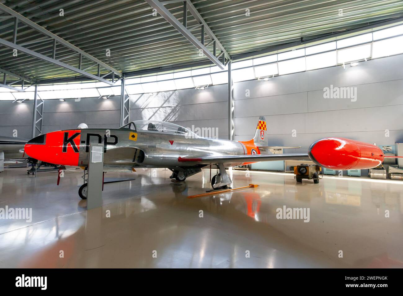 Avion de chasse Lockheed T-33 Shooting Star de la Royal Norwegian Air Force exposé au Musée des forces armées norvégiennes à l'aéroport d'Oslo-Gardermoen. Banque D'Images