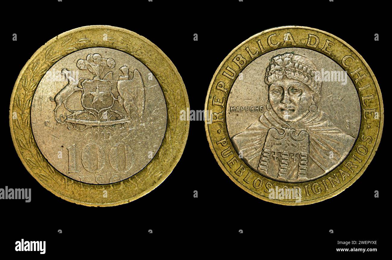 Deux pièces côte à côte représentant la tête du Pape : pièce chilienne de 100 pesos Banque D'Images