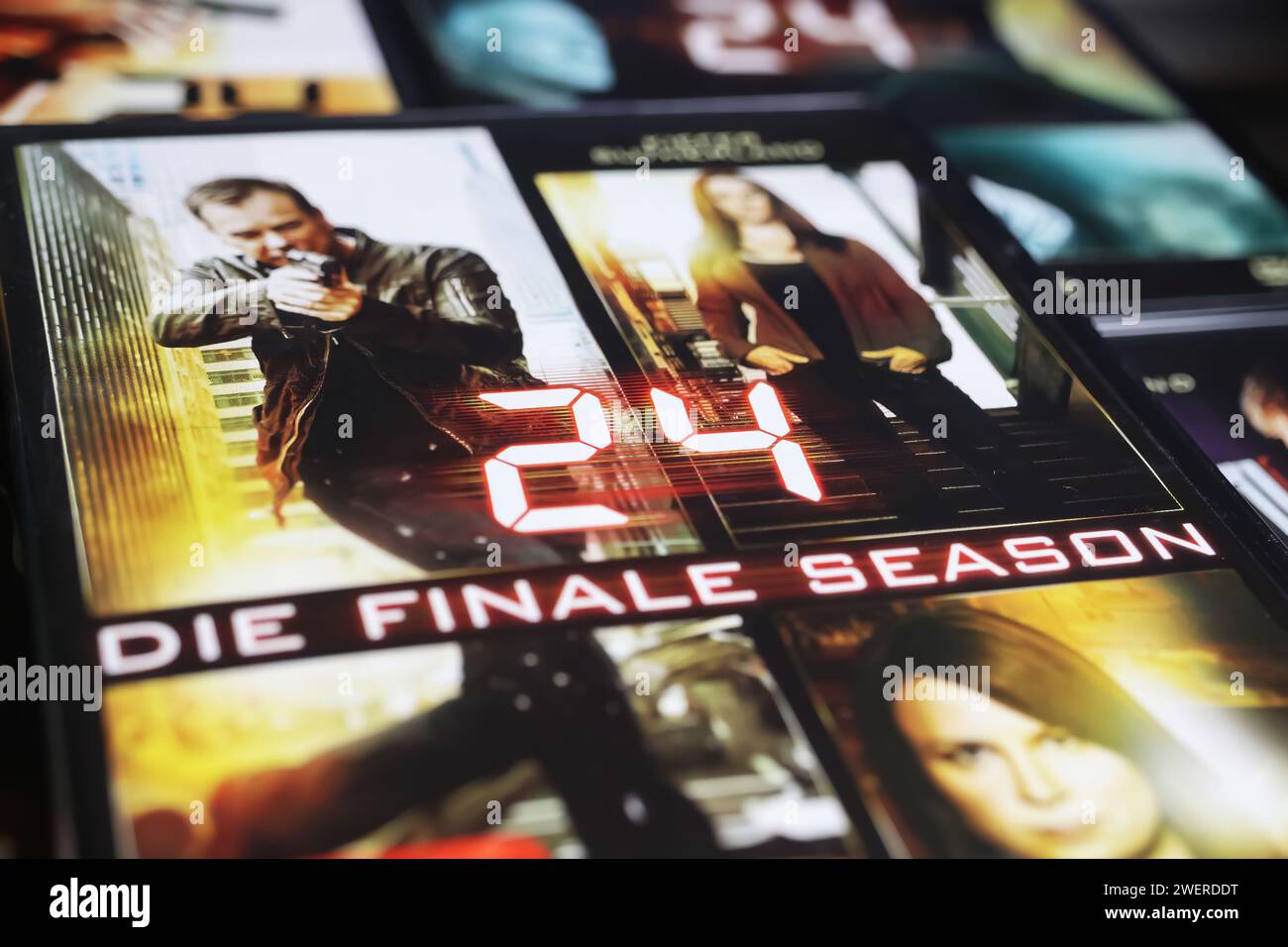 Viersen, Allemagne - janvier 9. 2024 : gros plan de la couverture DVD de la série télévisée FOX 24 heures avec Kiefer Southerland Banque D'Images