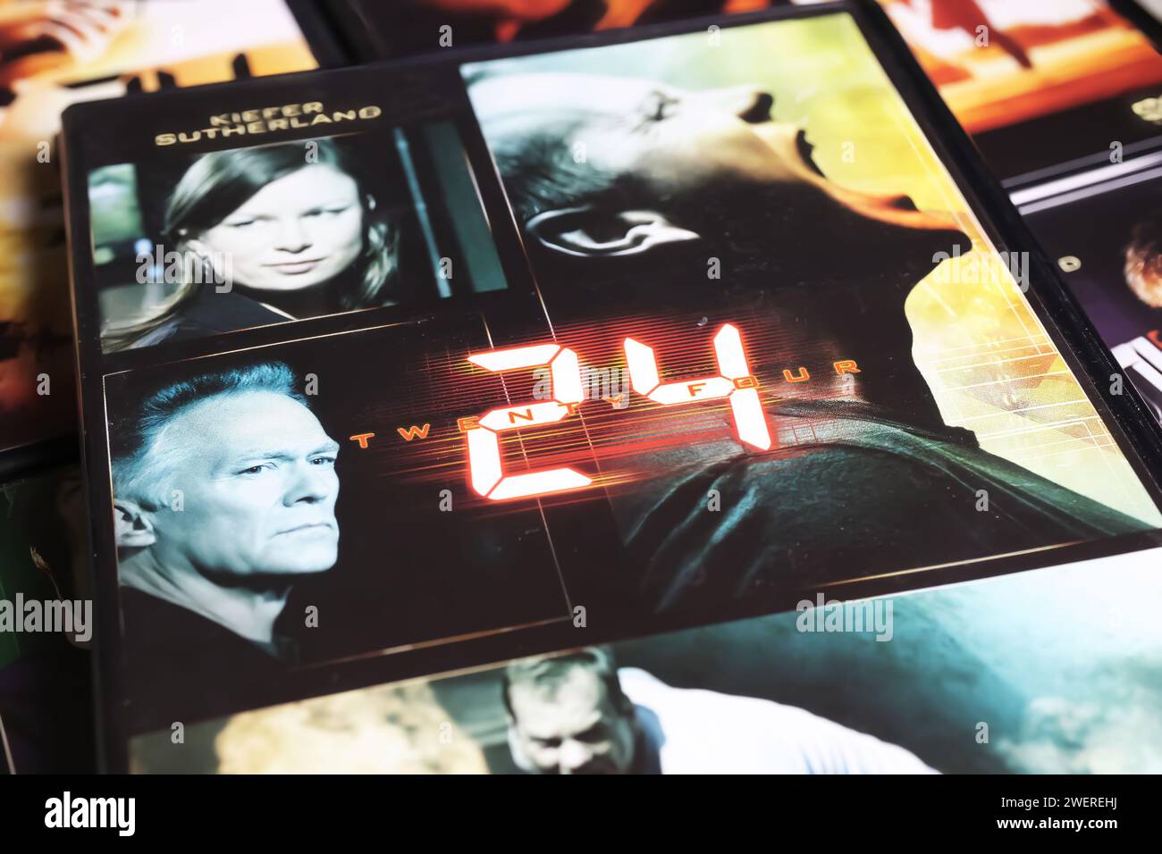 Viersen, Allemagne - janvier 9. 2024 : gros plan de la couverture DVD de la série télévisée FOX 24 heures avec Kiefer Southerland Banque D'Images