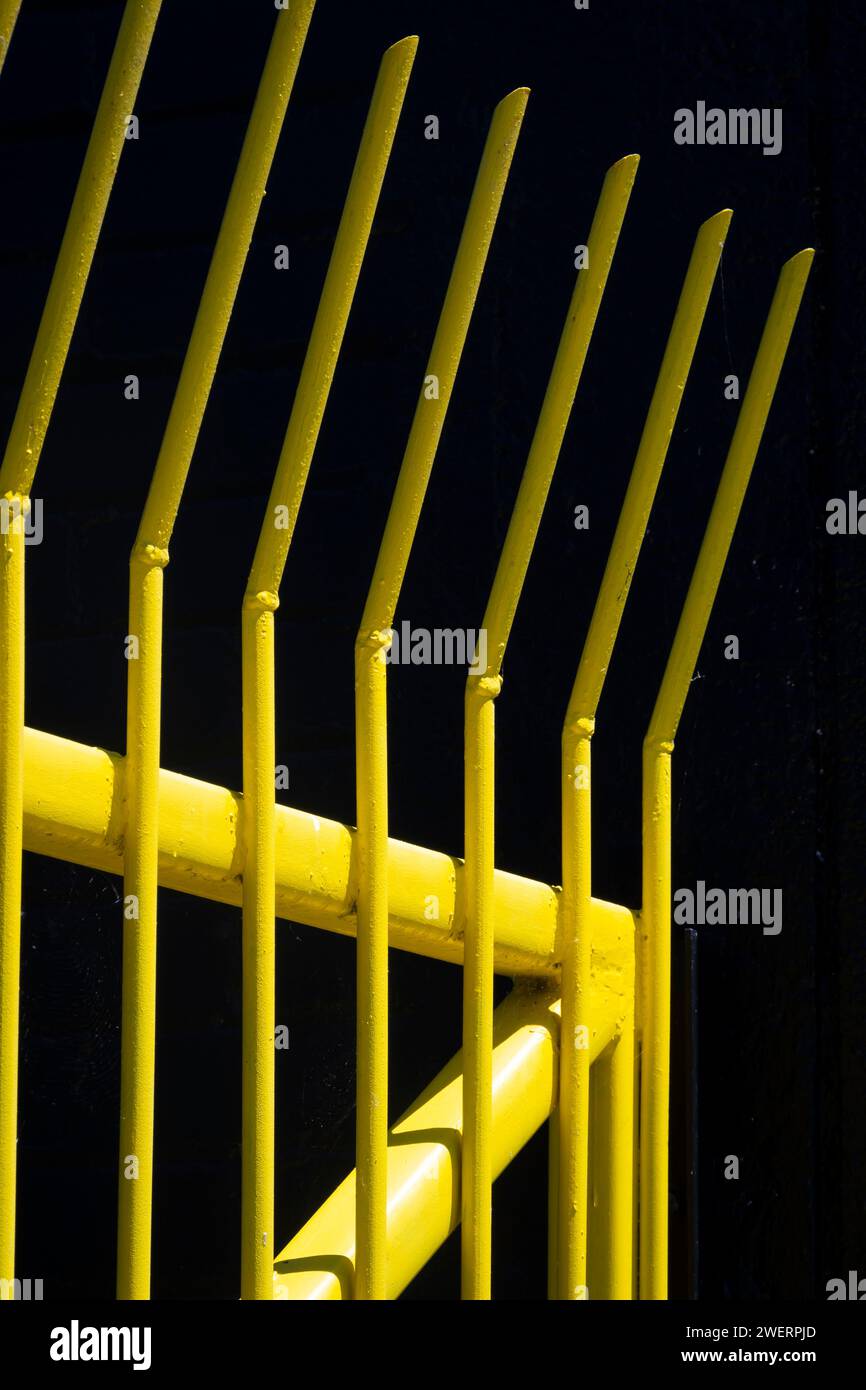 Porte de sécurité jaune, Palmerston North, Manawatu, Île du Nord, Nouvelle-Zélande Banque D'Images