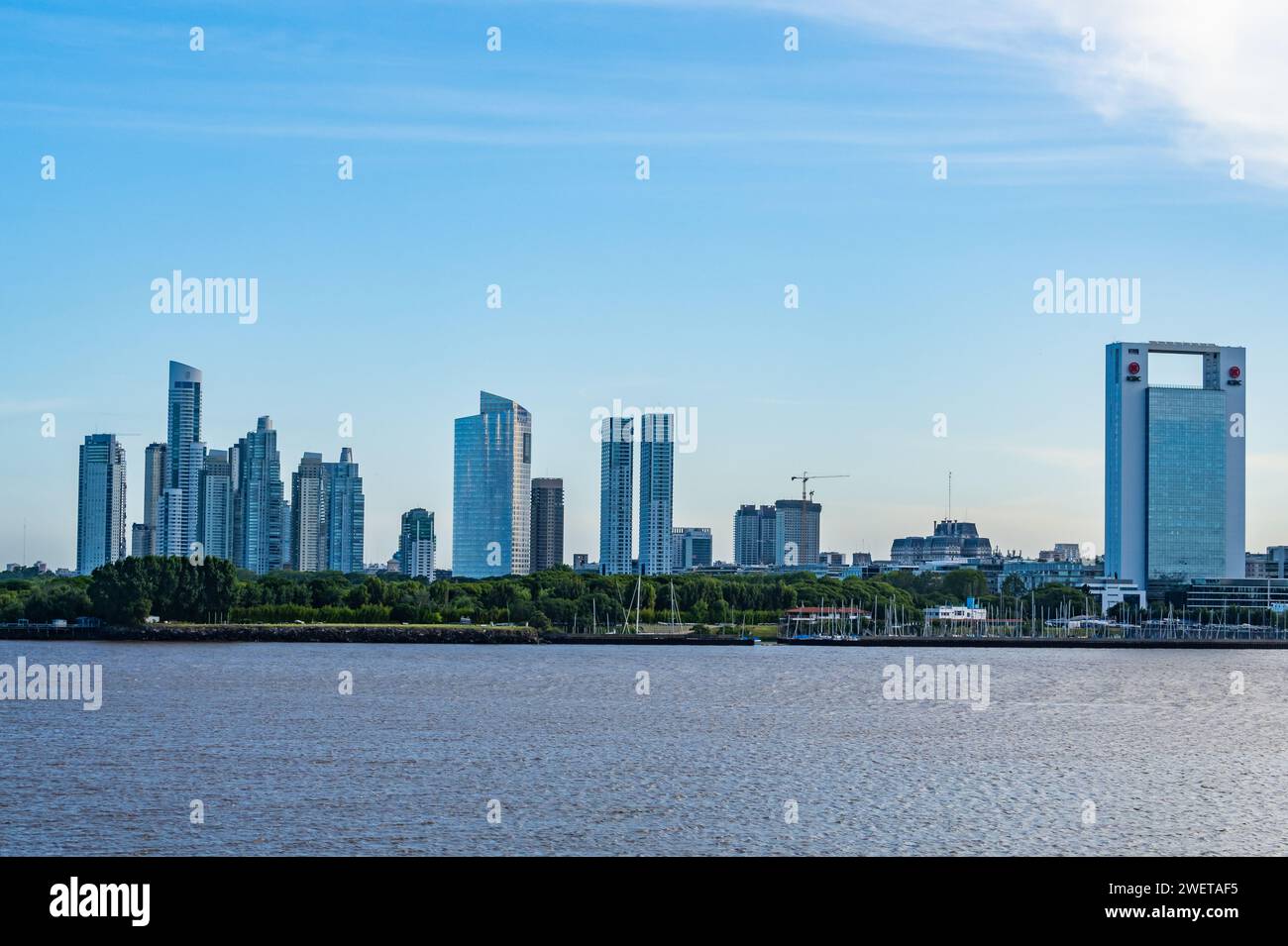 Skyline de la ville depuis le front de mer, Buenos Aires, Argentine. Banque D'Images