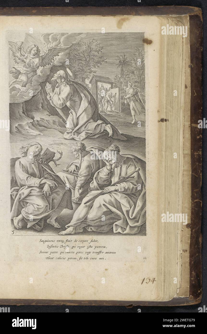 Christ à la cour de Getsémane, Antonie Wierix (II), d'après Maerten de vos, 1646 print Christ prie à la cour de Getsémane. Un ange avec un calice apparaît du ciel. Petrus, Johannes et Jacobus dorment au premier plan. En arrière-plan, Judas conduit un groupe de soldats à travers la porte. Sous le spectacle, un verset de quatre lignes en latin. En bas à droite, les lettres : BB. Ce tirage fait partie d'un album. Papier gravé la prière du Christ dans le jardin de Gethsémani pendant la nuit. Agonie du Christ : pour le réconforter, un ou plusieurs anges apparaissent au Christ avec un calice et/ou une croix. Agonie du Christ; Banque D'Images