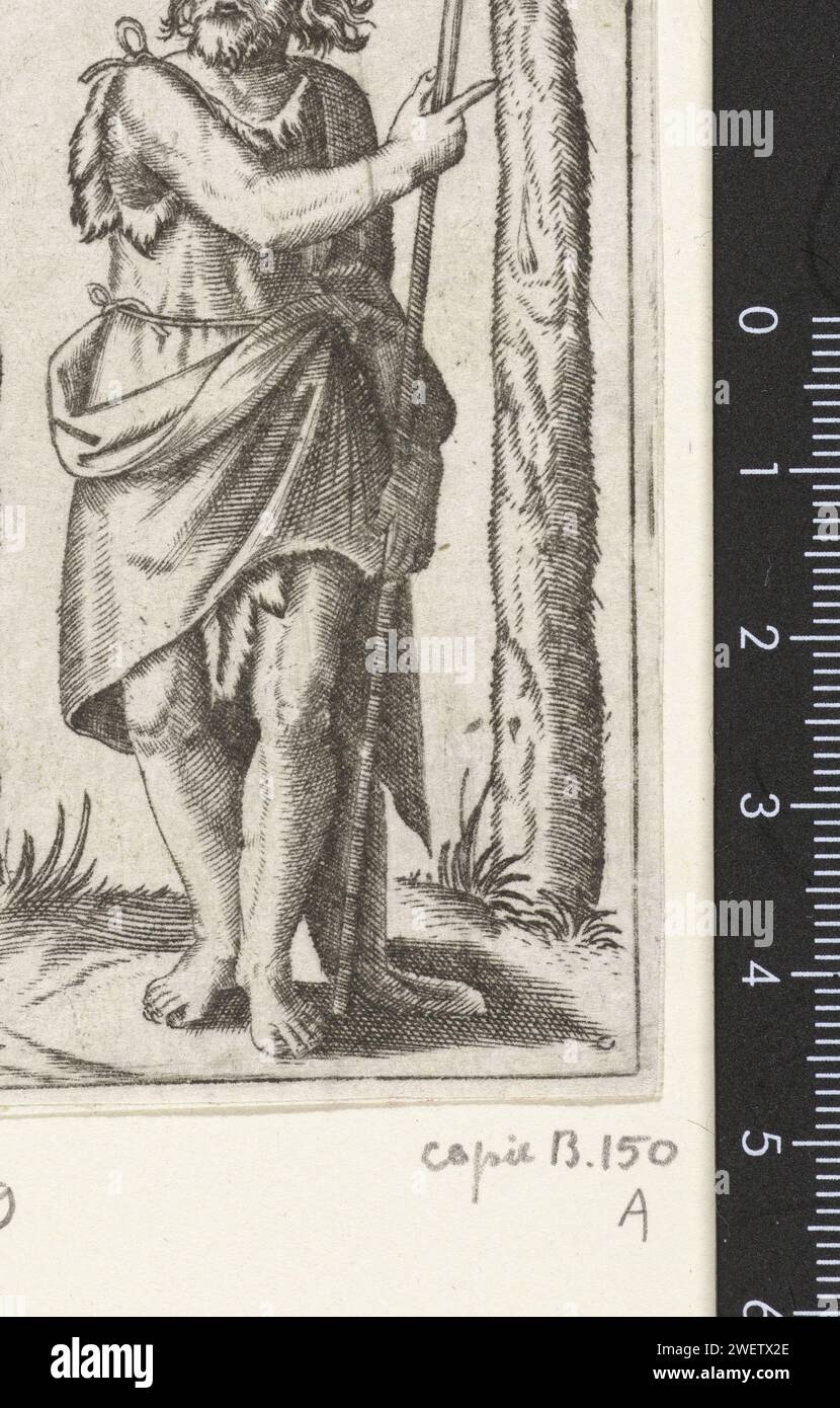 Johannes de Doper, anonyme, d'après Marcantonio Raimondi, 1500 - 1575 gravure sur papier Jean le Baptiste ; attributs possibles : livre, croix de roseau, coupe baptismale, nid d'abeille, agneau, personnel Banque D'Images