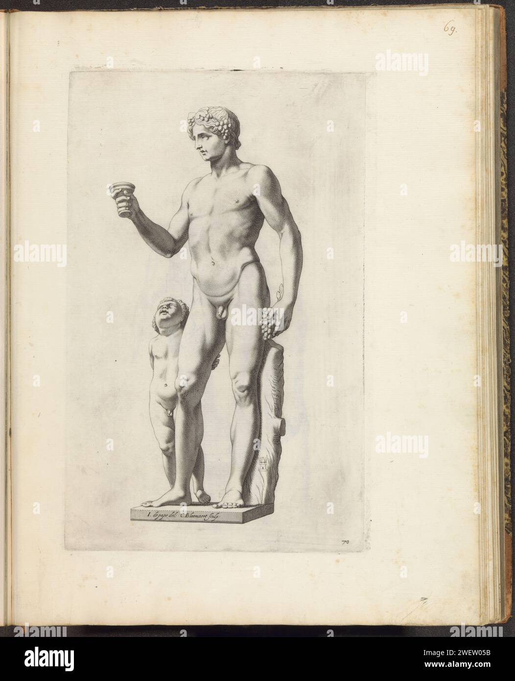 Statue de Bacchus avec un putto, 1636 - 1647 imprimer image du dieu Bacchus avec une tasse à boire dans sa main et une grappe de raisins. Il y a un putto à côté de lui. Sur le tronc de l'arbre, les armoiries de Vincenzo Giustiniani. Print fait partie d'un album avec une série d'estampes des sculptures de la collection de la Galleria Giustiniani à Rome. Gravure sur papier (histoire de) Bacchus (Dionysos), Liber. pièce de sculpture, reproduction d'une pièce de sculpture Banque D'Images