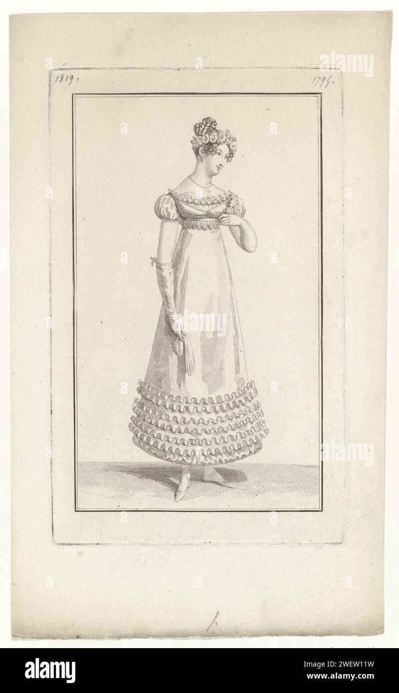 Journal des dames et de la mode, costume parisien, 15 février 1819 (1795), 1819 Femme debout vêtue d'une robe de crêpe avec un corps de satin, ornée de bandes plissées de crêpe. Manches courtes bouffantes et jupe en forme de cône. Les cheveux relevés ornés d'une couronne de fleurs. Accessoires : boucle d'oreille dans l'oreille droite, collier, fleur en relief, gants longs, chaussures plates avec nez carré, sangles et noeuds. Un long gant, l'autre lâche à la main. Prof pression d'un tirage du magazine de mode Journal des Dames et des modes, édité par Pierre de la Mésangère, Paris, 1797-1839. papier Banque D'Images