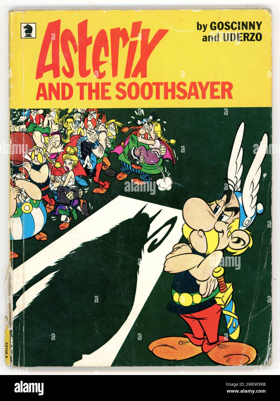 Livre de poche original d'Astérix et le Soothsayer par Goscinny et Uderzo 1975 Banque D'Images