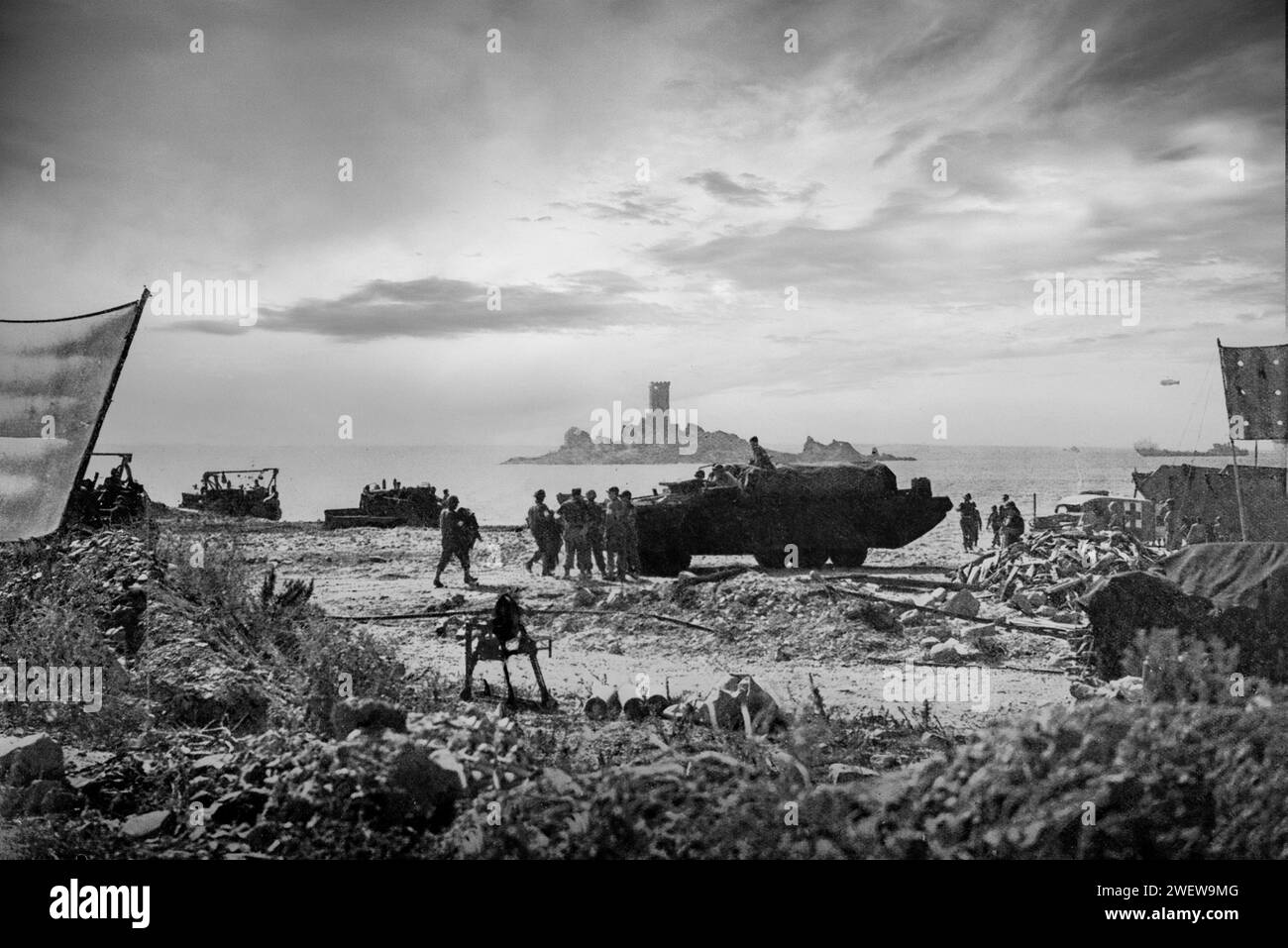 Le 15 août 1944, à 8,00 heures du matin, des engins d’assaut débarquent les troupes alliées sur la côte sud de la France, dans le cadre de l’invasion alliée de l’Europe pendant la Seconde Guerre mondiale. Banque D'Images