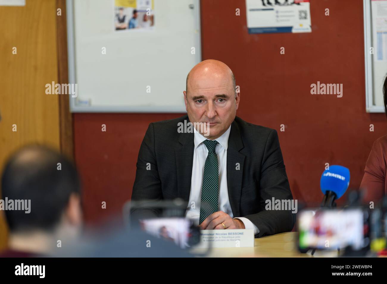 Marseille, France. 16 janvier 2024. Nicolas Bessone (procureur de Marseille) vu lors de la conférence. Dans le cadre de la préparation des Jeux Olympiques en France en 2024, les services de police et de justice ont présenté l’organisation et les mesures mises en place lors d’une conférence de presse pour assurer la sécurité du centre-ville de Marseille, qui est en proie à la criminalité quotidienne et est un foyer pour divers types de trafic. Crédit : SOPA Images Limited/Alamy Live News Banque D'Images