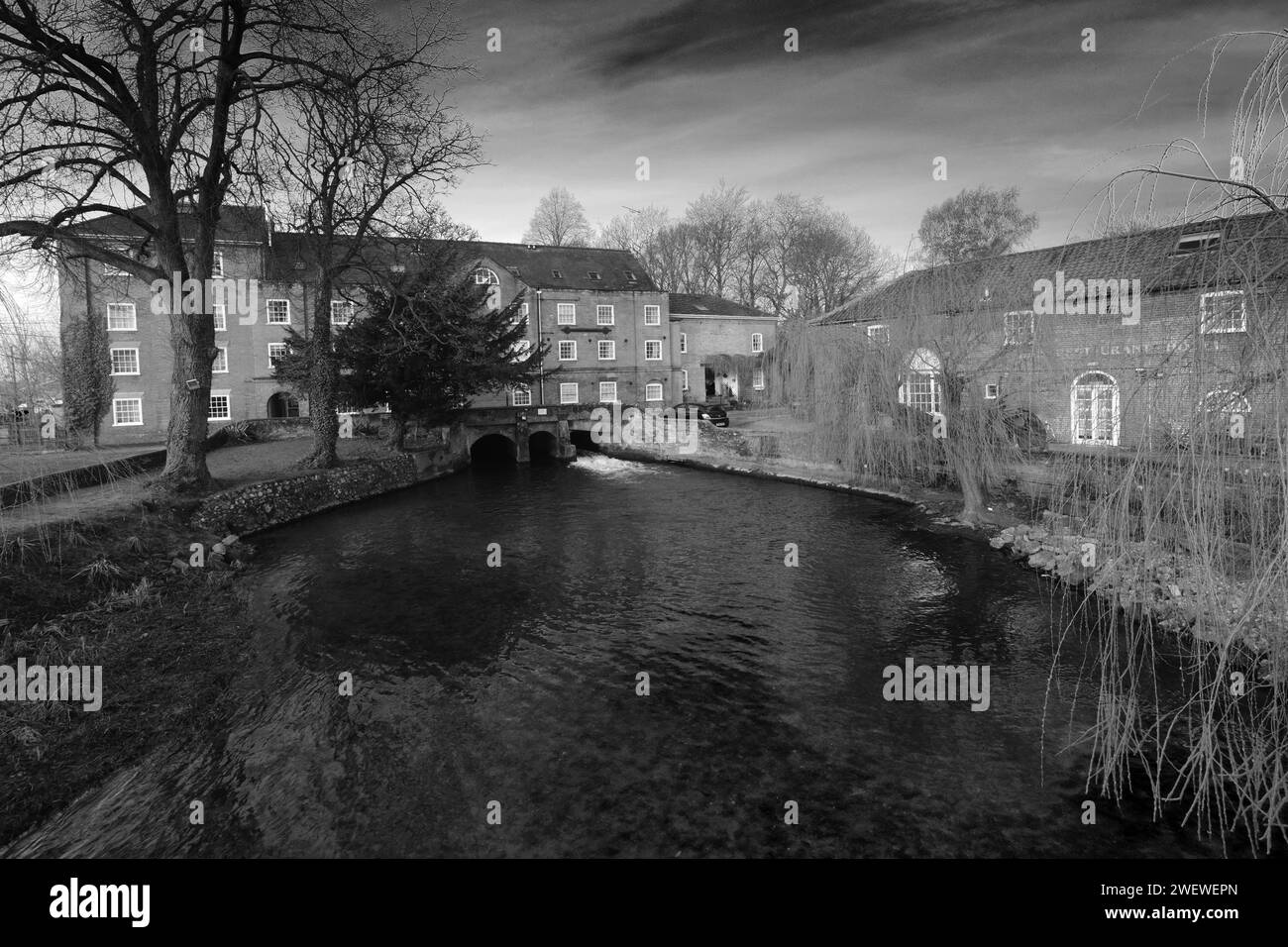 Moulin de Fakenham sur la rivière Wensum, ville de Fakenham, comté de Norfolk, Angleterre, Royaume-Uni Banque D'Images