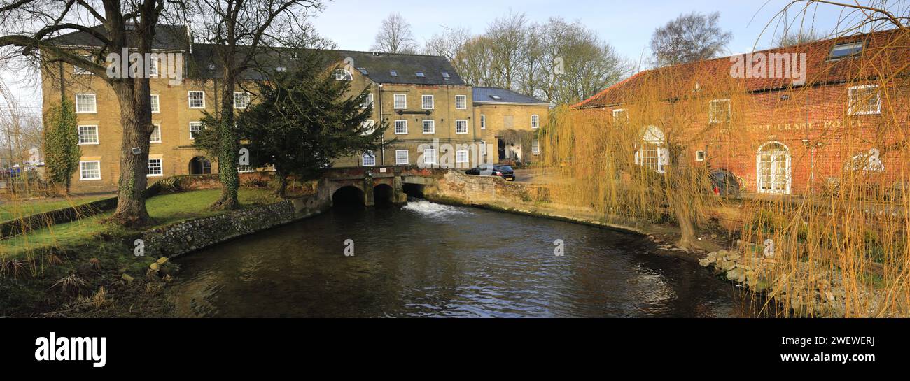 Moulin de Fakenham sur la rivière Wensum, ville de Fakenham, comté de Norfolk, Angleterre, Royaume-Uni Banque D'Images