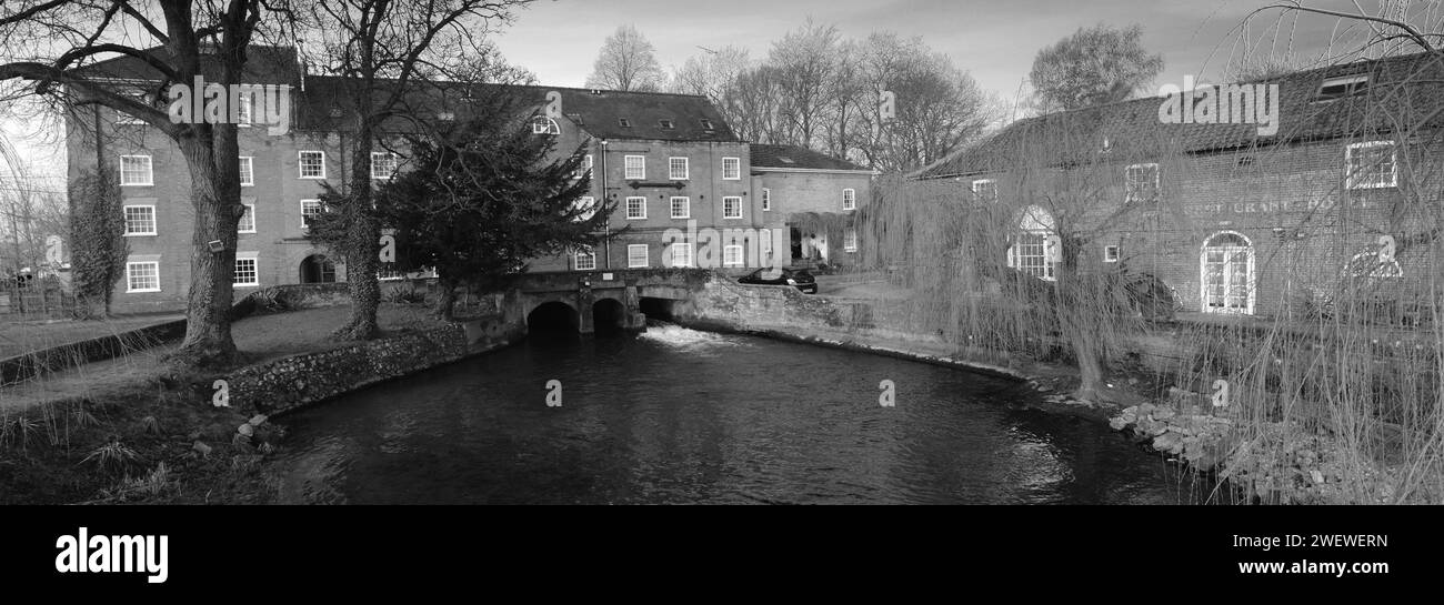 Moulin de Fakenham sur la rivière Wensum, ville de Fakenham, comté de Norfolk, Angleterre, Royaume-Uni Banque D'Images