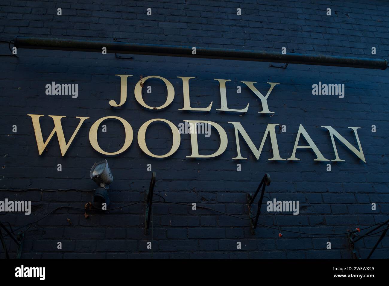 Littleworth Common, Royaume-Uni. 26 janvier 2024. Le pub Jolly Woodman à Littleworth Common, Buckinghamshire près de Burnham Beeches, a fermé ses portes pour de bon. Les tavernes mondiales ont décidé de vendre la propriété franche et les nouveaux propriétaires n'utiliseront pas le Jolly Woodman comme maison publique. On dit qu'il pourrait être utilisé comme une Maison de prière musulmane. Crédit : Maureen McLean/Alamy Live News Banque D'Images