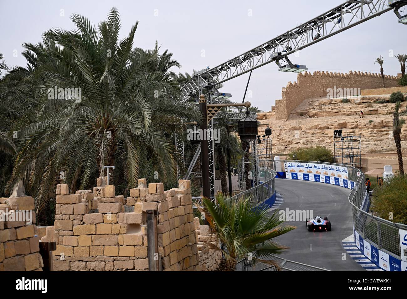 Jake Dennis, Andretti Global, Porsche 99X Electric Gen3 lors de la Formule E Round 3 - Diriyah E-Prix à Diriyah, Arabie Saoudite. , . (Photo Sam Bagnall/Motorsport Images/Sipa USA) crédit : SIPA USA/Alamy Live News Banque D'Images