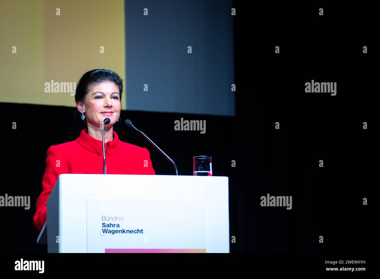 1. Parteitag Buendnis Sahra Wagenknecht - Vernunft und Gerechtigkeit Dr. Sahra Wagenknecht, MDB BEI ihrer mitreissenden Rede zum 1. Parteitag Buendnis Sahra Wagenknecht - Vernunft und Gerechtigkeit im Kosmos Kino in Berlin , Berlin , 27.01.2024 Berlin Deutschland *** 1 Party Conference Buendnis Sahra Wagenknecht raison et Justice Dr Sahra Wagenknecht, MDB lors de son discours émouvant à la Conférence du Parti de 1 Buendnis Sahra Wagenknecht raison et justice à Kosmos Kino à Berlin , Berlin , 27 01 2024 Berlin Berlin Allemagne Banque D'Images