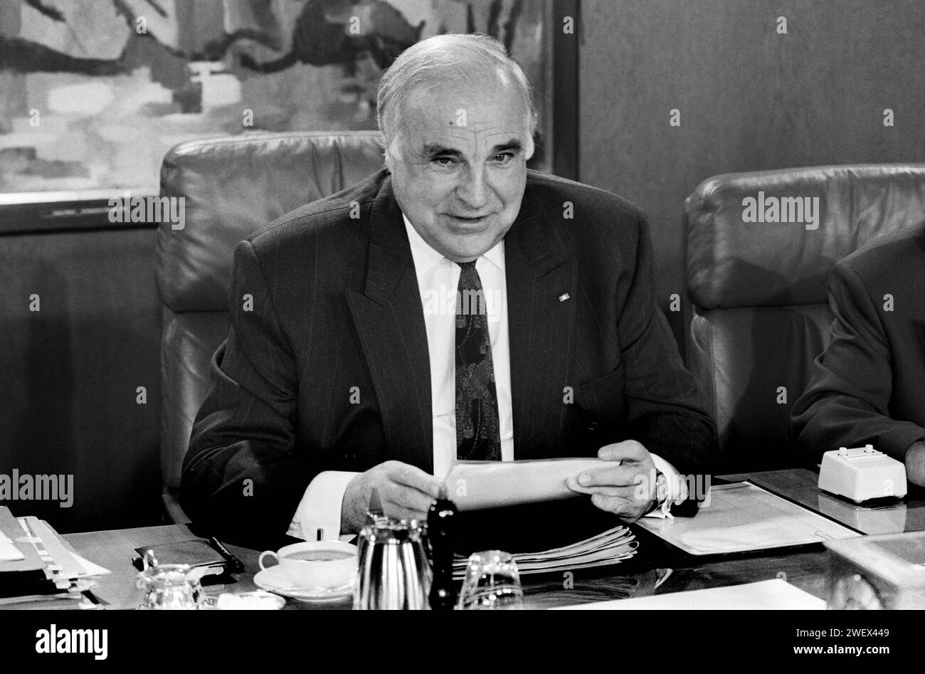 Deutschland, Bonn, 29.09.1993 Archiv. : 42-58-15 Sitzung Bundeskabinett Foto : Bundeskanzler Helmut Kohl Sitzung Bundeskabinett *** Allemagne, Bonn, 29 09 1993 Archive 42 58 15 Réunion du Cabinet fédéral photo Chancelier fédéral Helmut Kohl Réunion du Cabinet fédéral Banque D'Images