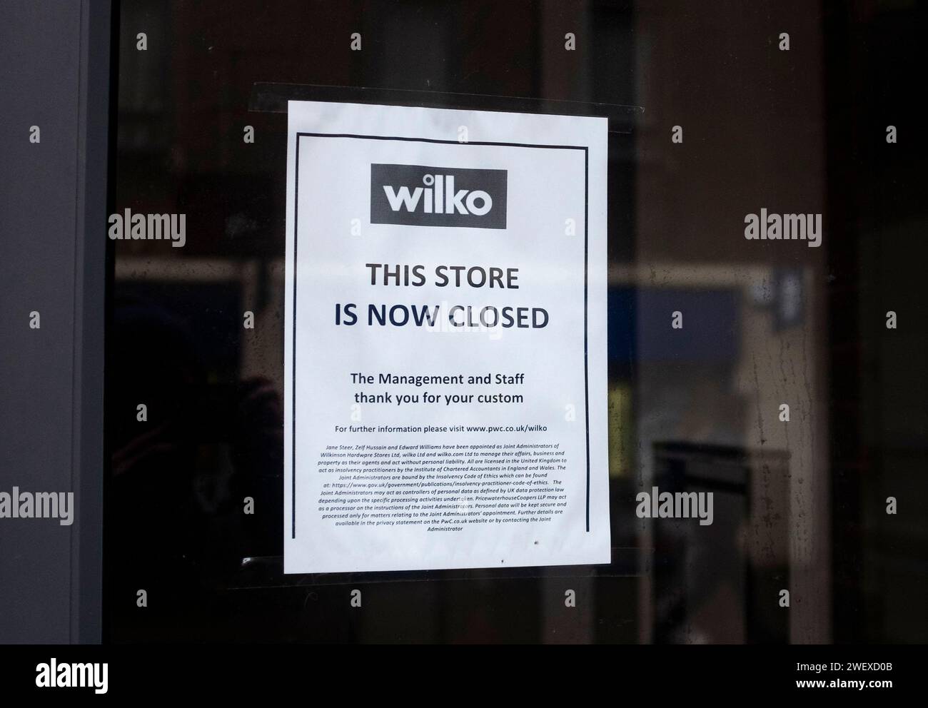Le magasin Wilko récemment fermé à Horsham , West Sussex , Angleterre Royaume-Uni . Des centaines de magasins bien connus de High Street Wilko ont fermé leurs portes en 2023 après que la société est entrée en administration Banque D'Images