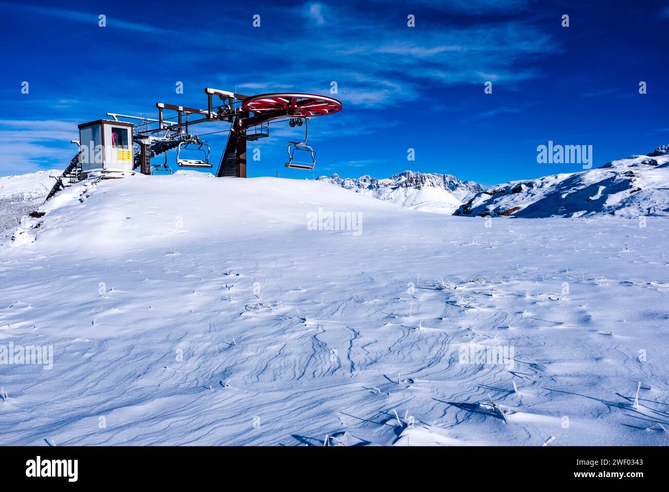 Au sommet de la station des remontées mécaniques Paradiso sur le sommet de Tognazza au-dessus Passo Rolle Pass en hiver. San Martino di Castrozza Trentino-Alto Adige Italie Banque D'Images