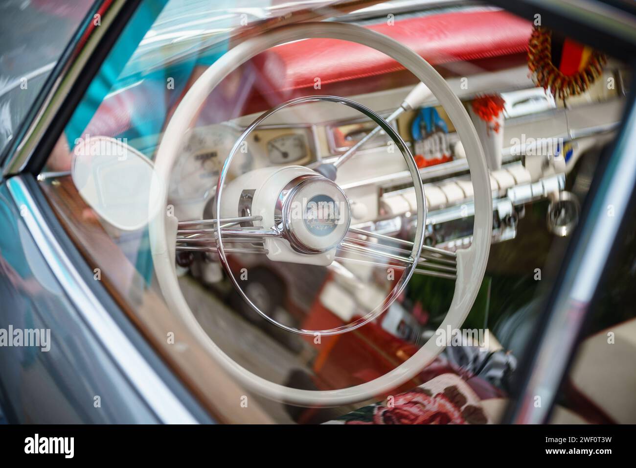 WERDER (HAVEL), ALLEMAGNE - 20 MAI 2023 : l'intérieur de la sous-compacte, voiture économique Volkswagen Beetle, 1972. Oldtimer - Festival Werder Classics 2023 Banque D'Images