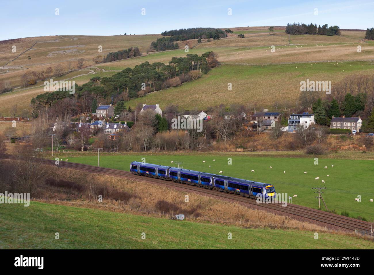 ScotRail classe 170 Turbostar train 170411 passant Stow sur le chemin de fer Borders, Écosse, Royaume-Uni Banque D'Images