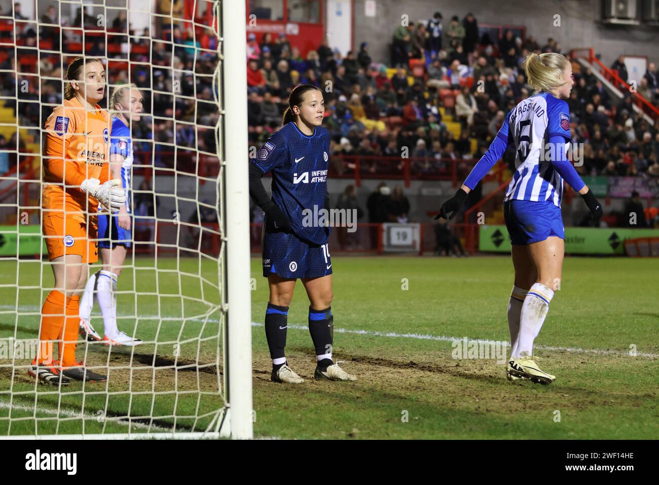 Crawley, Royaume-Uni. 27 janvier 2024. Broadfield Stadium, Crawley, Angleterre, 27 janvier 2024 : Fran Kirby (Chelsea 14) attend un Corner lors du match WSL entre Brighton Hove Albion et Chelsea au Broadfield Stadium, Crawley, Royaume-Uni, le 27 janvier 2024 (Bettina Weissensteiner/SPP) crédit : SPP Sport Press photo. /Alamy Live News Banque D'Images