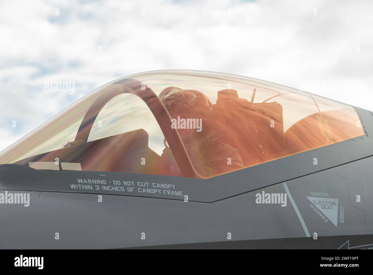 Adrian Kiely, commandant d'escadre de la Royal Australian Air Force (RAAF), commandant du No.3 Squadron, prépare son jet pour le décollage lors du Red Flag 24-1 le 23 janvier 2024, à la base aérienne de Nellis, Nevada. Ce fut le premier drapeau rouge que la RAAF fit voler son F-35a Lightning II. (Photo de l'US Air Force par le sergent d'état-major Samantha Krolikowski) Banque D'Images