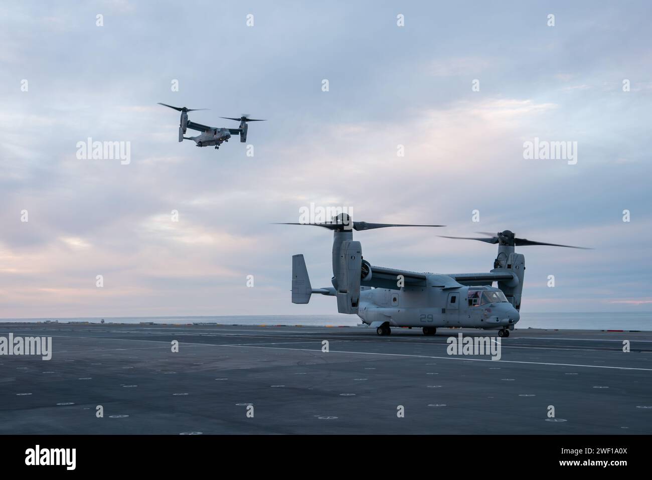 Le HX-21 termine les essais en mer du V-22 Osprey à bord du HMS Prince of Wales Banque D'Images