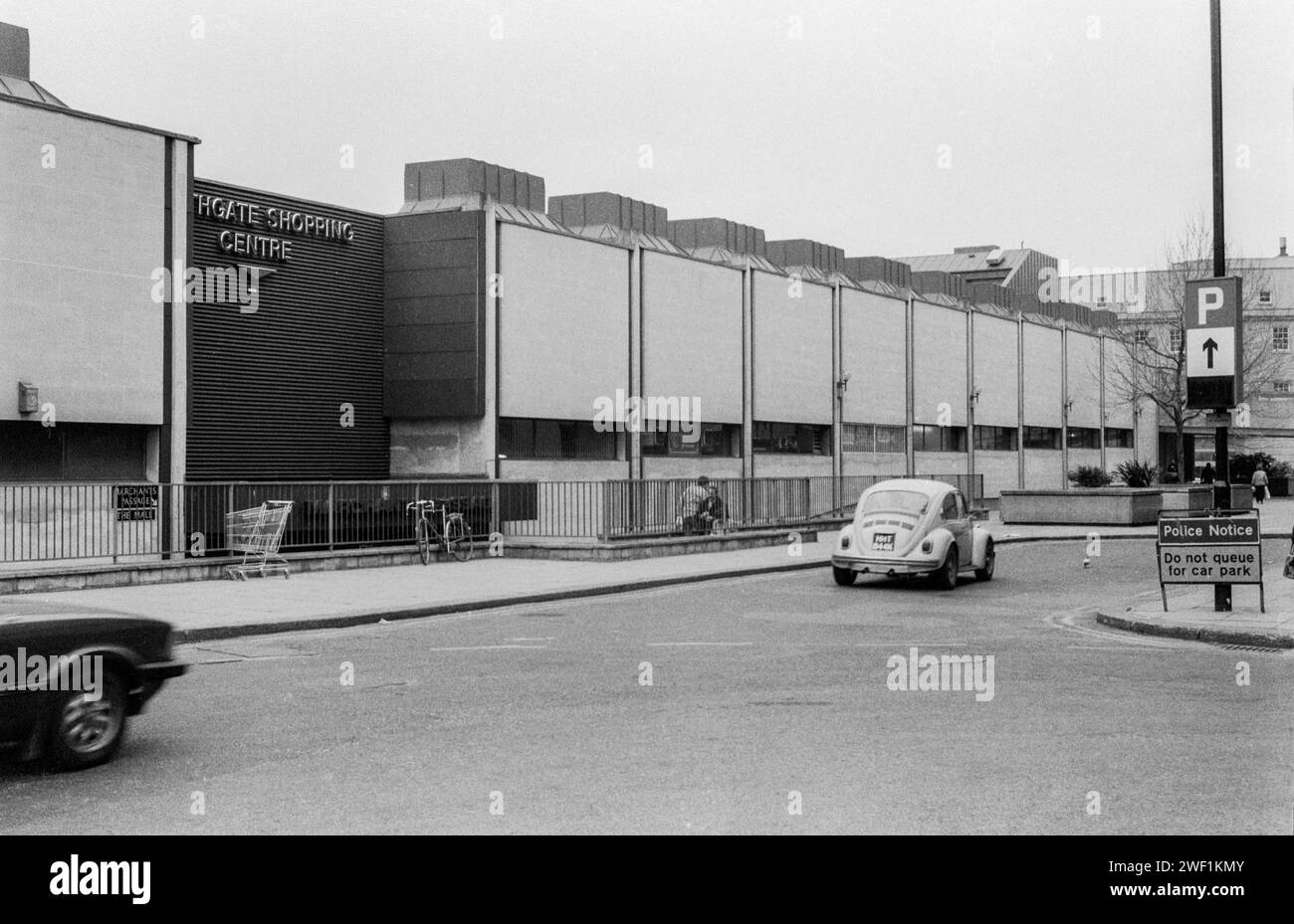 Southgate Shopping Centre vu de l'ancienne gare routière, Bath, Avon vers 1981 Banque D'Images