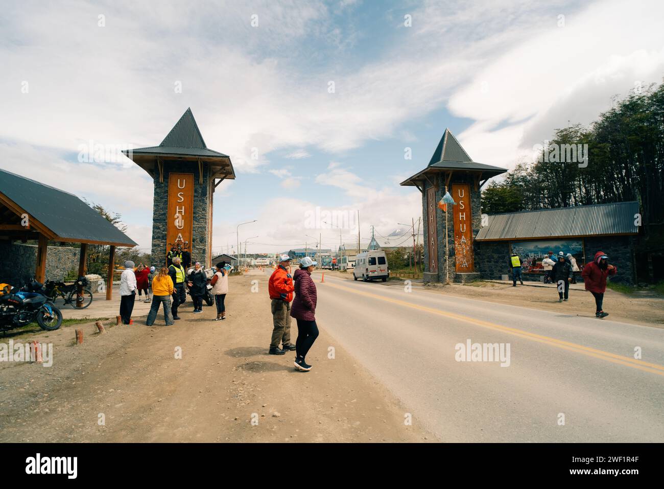 Ushuaia, argentine - 2 décembre 2023 entrée du portail d'accueil à la route 3 scène de paysage de l'après-midi. Photo de haute qualité Banque D'Images